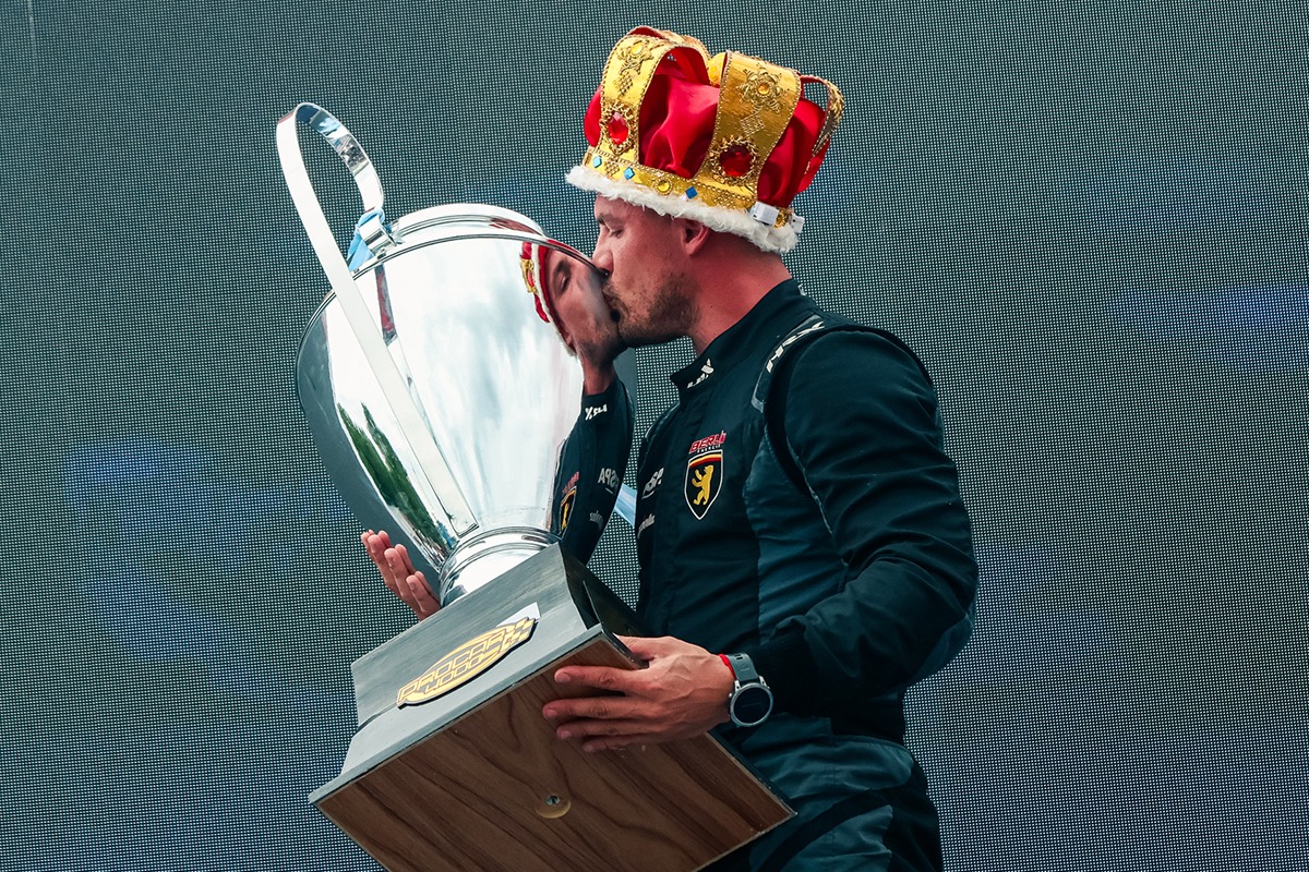 ROSSI, VENCEDOR Y BI CAMPEÓN